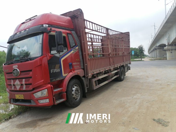 2021 FAW Jiefang J6L 240 hp 4X2 6.8 m