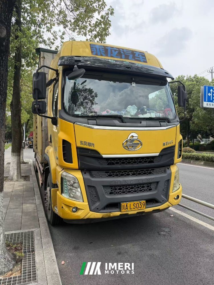 Dongfeng Liuzhou Chenglong H5 270 hp 4X2 9.6 m - грузовик из Китая