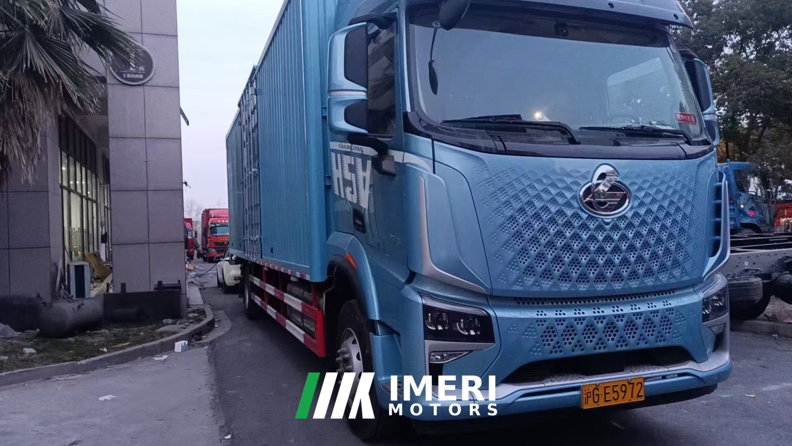 2025 Dongfeng Liuzhou Chenglong H5V 300 hp 4X2 9.7 m