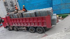 Dongfeng Liuzhou Chenglong H7 350 hp 8X4 7.6 m - фото 2