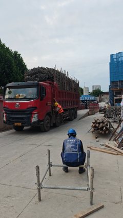 Dongfeng Liuzhou Chenglong H7 350 hp 8X4 7.6 m - фото 5