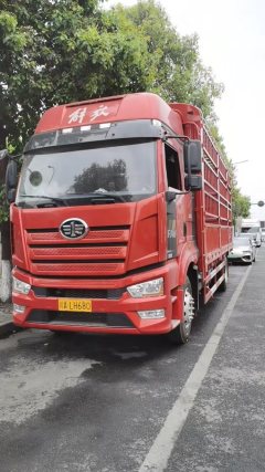 FAW Jiefang J6L 320 hp 4X2 6.8 m - фото 1