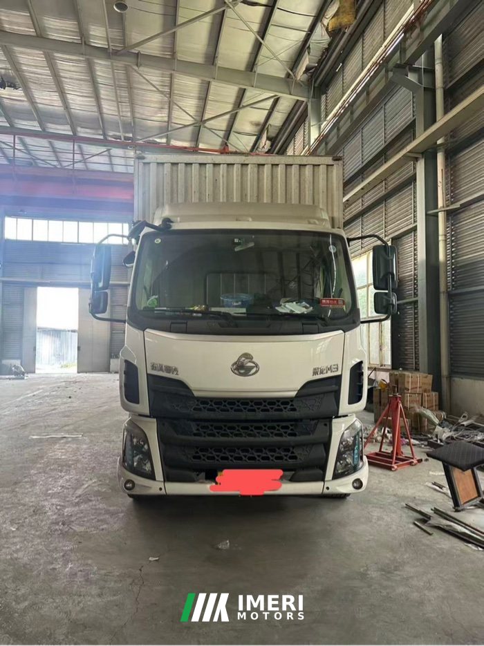 Dongfeng Liuzhou Chenglong M3 260 hp 4X2 9.7 m - грузовик из Китая