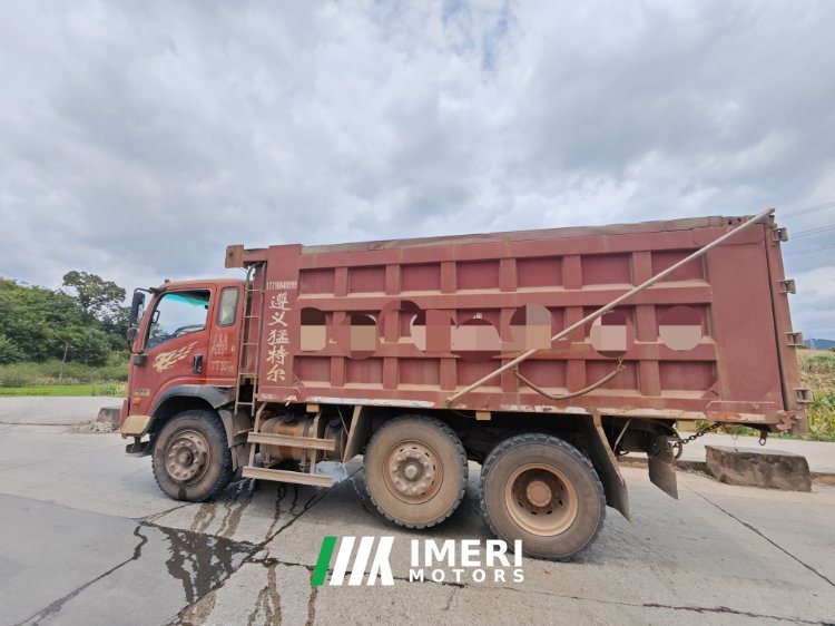 2024 Sinotruk 220 hp 6X2 4.7 m