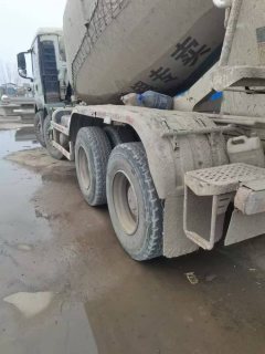 Sinotruk HOWO TX7 340 hp 8X4 - фото 2