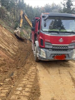 Dongfeng Liuzhou Chenglong M3 200 hp 6X2 5 m - фото 1