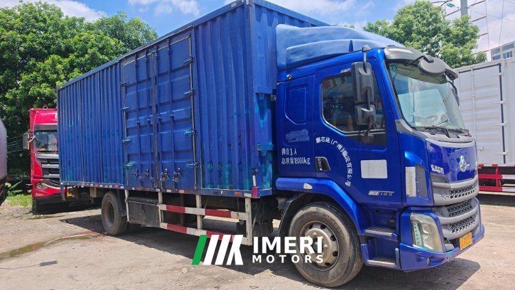 Dongfeng Liuzhou Chenglong M3 185 hp 4X2 7.8 m - грузовик из Китая