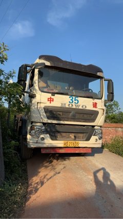 Sinotruk HOWO V7-X 8X4 - фото 3
