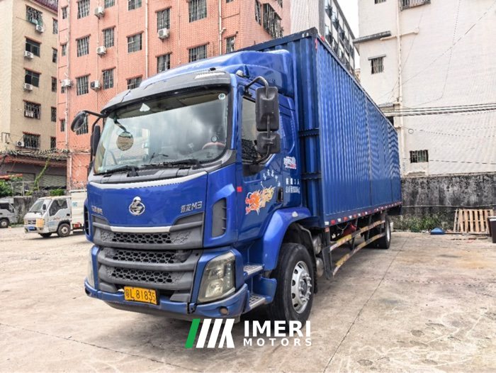 Dongfeng Liuzhou Chenglong M3 220 hp 4X2 9.6 m - грузовик из Китая