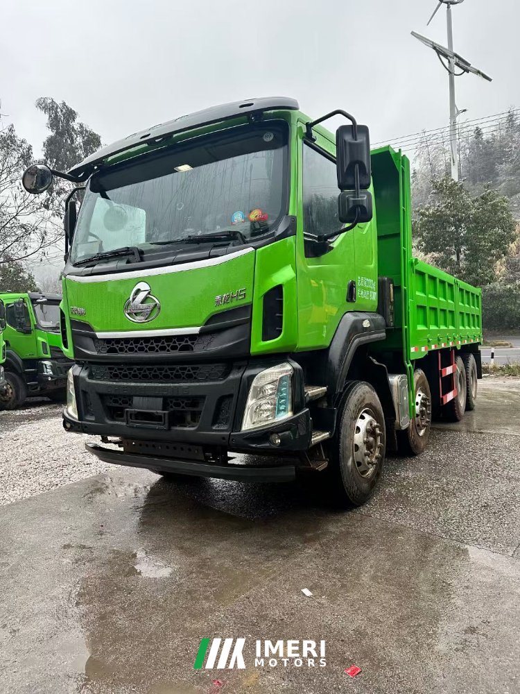 2021 Dongfeng Liuzhou Chenglong H5 310 hp 6X4 5.6 m