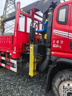 Dongfeng D17 220 hp 4X2 4.5 m - фото 2