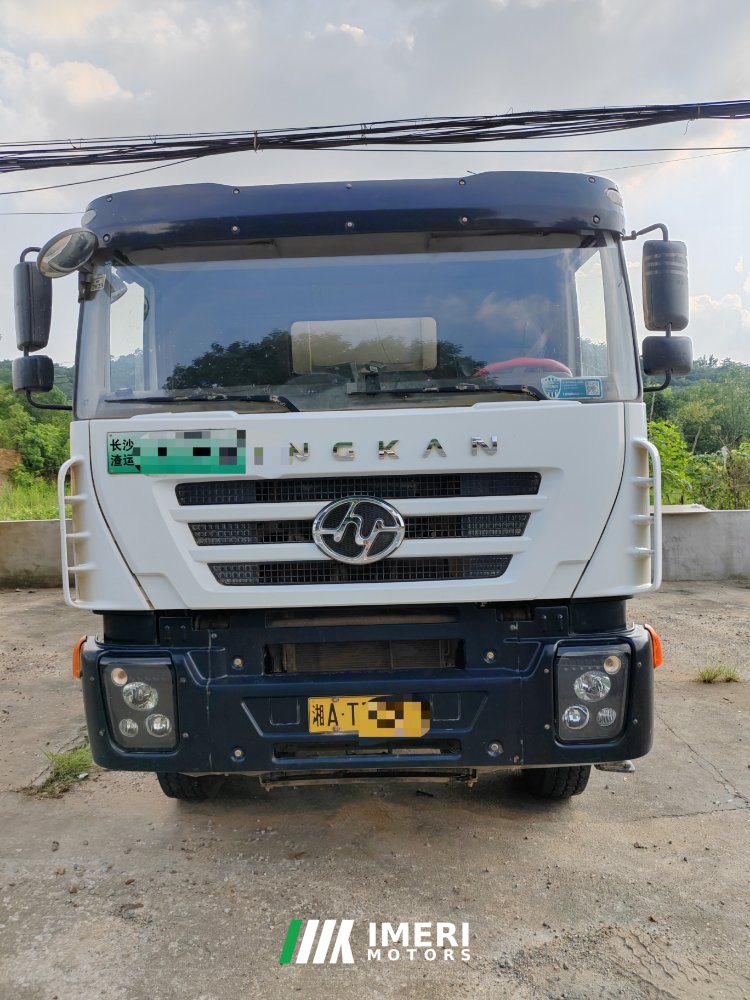 SAIC Hongyan 350 hp 4X2 5.4 m - грузовик из Китая
