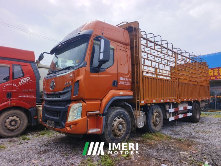 Dongfeng Liuzhou Chenglong H5 290 hp 6X2 7.8 m - грузовик из Китая