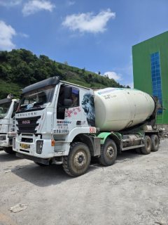 SAIC Hongyan Genlyon 390 hp 8X4 - фото 1