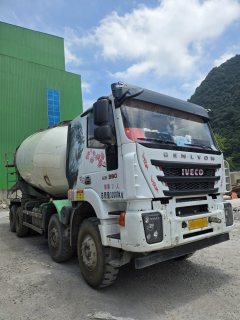SAIC Hongyan Genlyon 390 hp 8X4 - фото 4