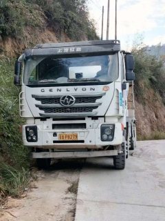 SAIC Hongyan Genlyon 350 hp 8X4 - фото 1
