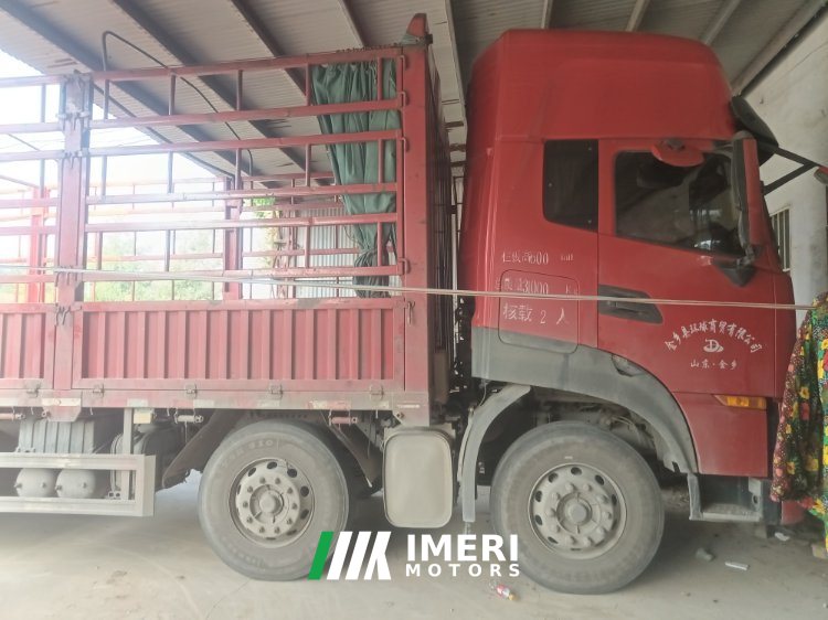 Dongfeng Tianlong 420 hp 8X4 9.6 m - грузовик из Китая