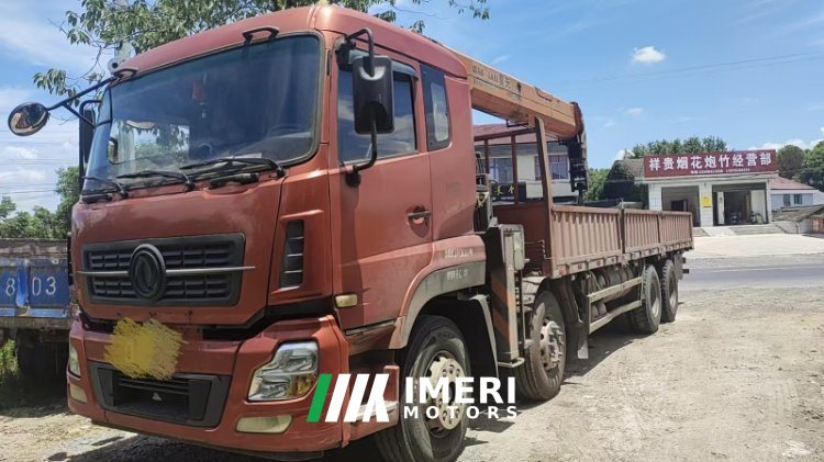 2018 Dongfeng 300 hp 8X8 8.5 m