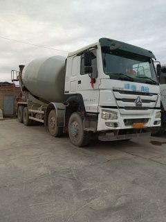 Sinotruk HOWO HOWO-7 380 hp 8X4 - фото 1