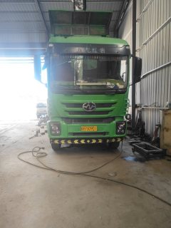 SAIC Hongyan 350 hp 8X4 6.8 m - фото 2