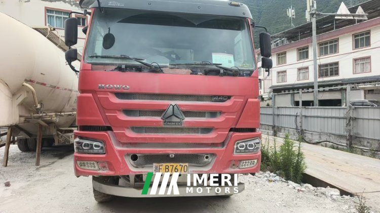 Sinotruk HOWO HOWO-7 340 hp 8X4 8.2 m - грузовик из Китая