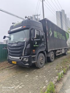 JAC Gallop GAC Higer K5 310 hp 6X2 9.6 m - фото 3