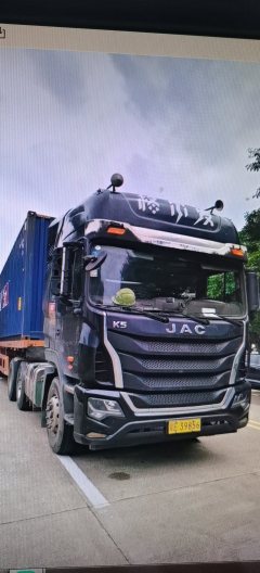 JAC Gallop Gelfa A5 430 hp 6X4 - фото 3