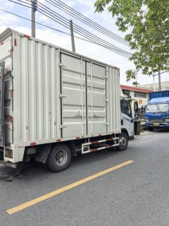 Dongfeng Liuzhou Chenglong L3 160 hp 4X2 4.2 m - фото 1