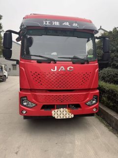 JAC Q9 220 hp 4X2 6.2 m - фото 1
