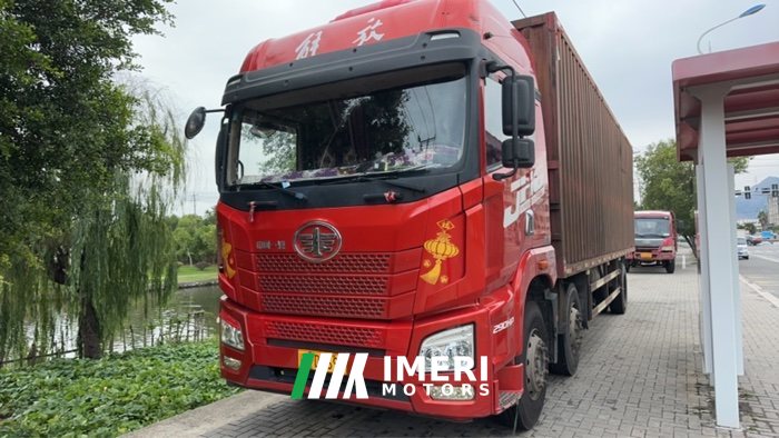 2020 FAW Jiefang JH6 290 hp 6X2 9.6 m