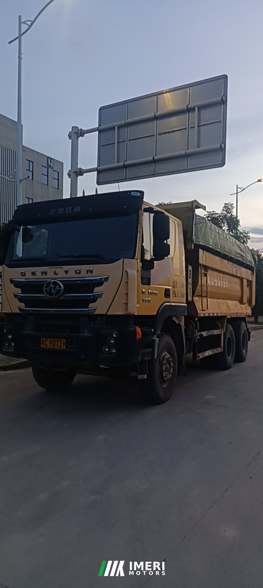 SAIC Hongyan Genlyon 354 hp 6X4 5.6 m - грузовик из Китая
