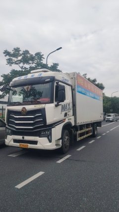 Sinotruk HOWO Max 350 hp 4X2 - фото 1
