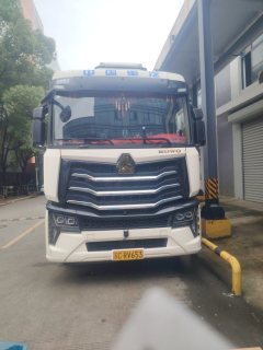 Sinotruk HOWO Max 350 hp 4X2 - фото 2