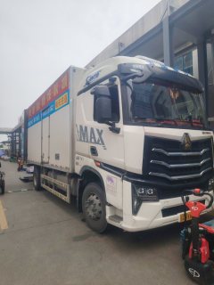 Sinotruk HOWO Max 350 hp 4X2 - фото 3