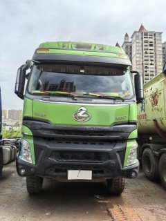 Dongfeng Liuzhou Chenglong H7 460 hp 8X4 8.2 m - фото 2