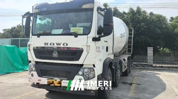 2020 Sinotruk HOWO chassis 340 hp 8X4