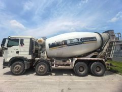 Sinotruk HOWO chassis 340 hp 8X4 - фото 2