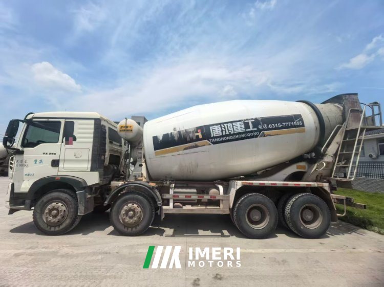 2020 Sinotruk HOWO chassis 340 hp 8X4
