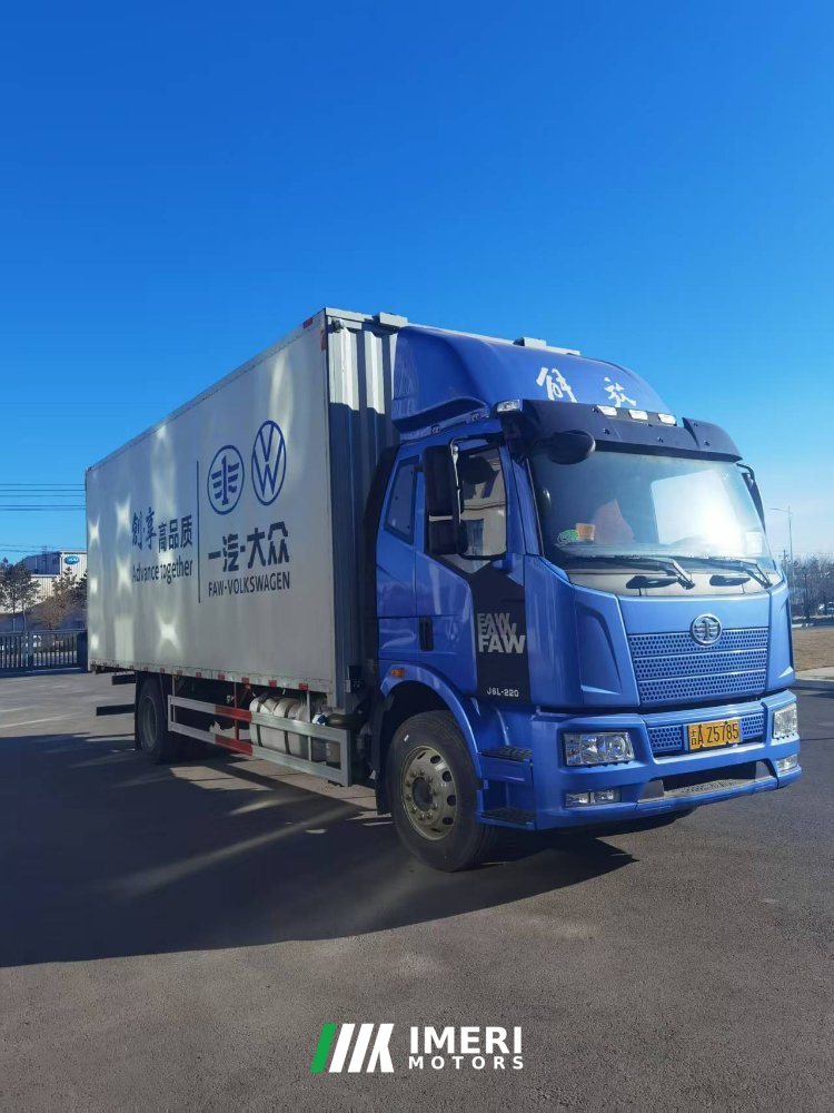 FAW Jiefang J6L 220 hp 4X2 7.7 m - грузовик из Китая