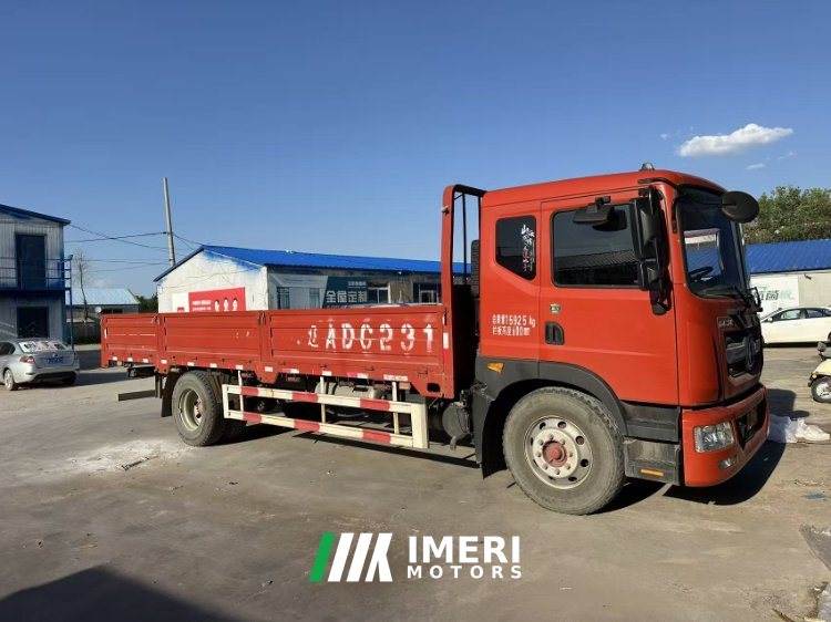 Dongfeng Duolika D9 200 hp 4X2 6.8 m - грузовик из Китая