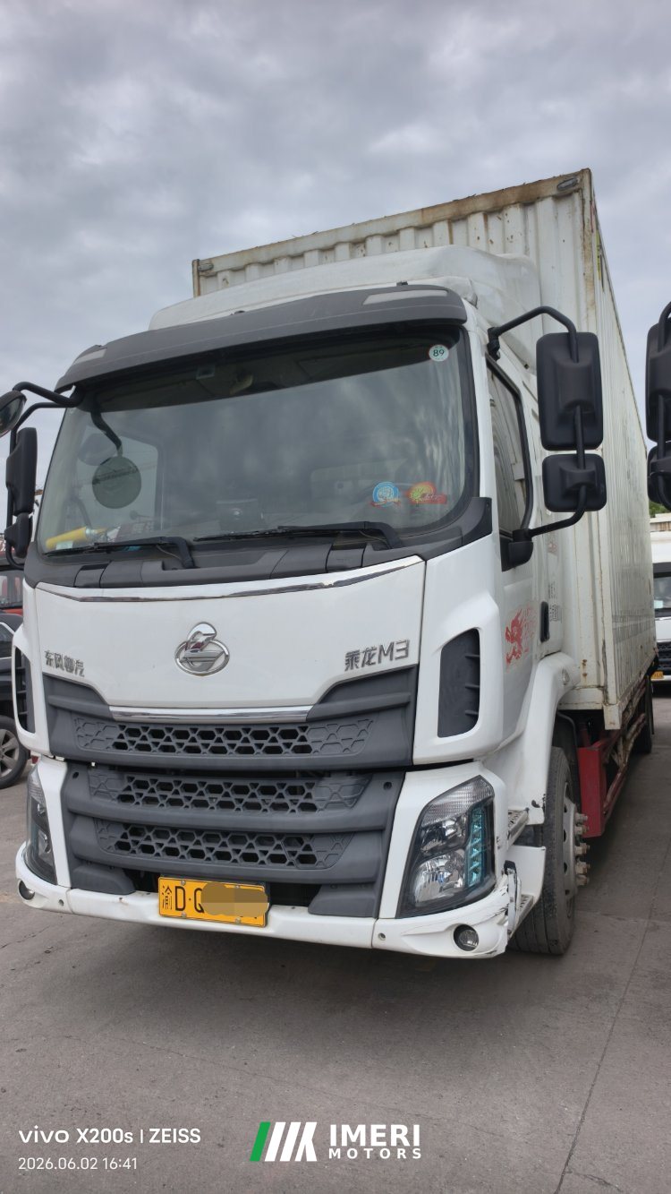 Dongfeng Liuzhou Chenglong M3 200 hp 4X2 8.3 m - грузовик из Китая