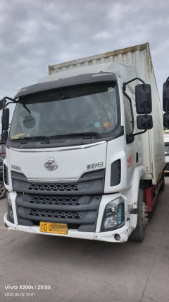 Dongfeng Liuzhou Chenglong M3 200 hp 4X2 8.3 m - фото 1