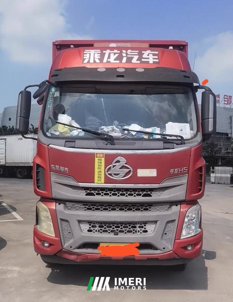 2018 Dongfeng Liuzhou Chenglong H5 240 hp 6X2 10.2 m