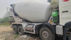 Sinotruk HOWO chassis 340 hp 8X4 - фото 2
