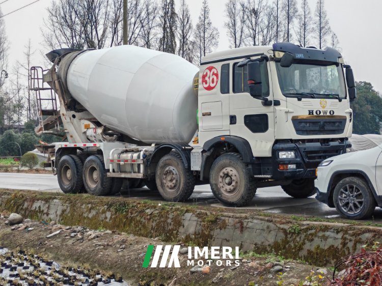 2021 Sinotruk HOWO chassis 340 hp 8X4