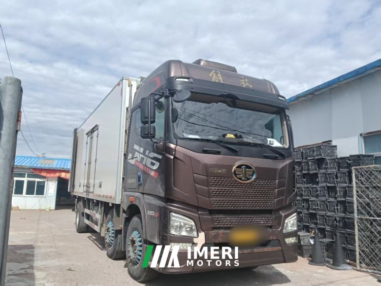 2022 FAW Jiefang JH6 320 hp 4X4 7.7 m