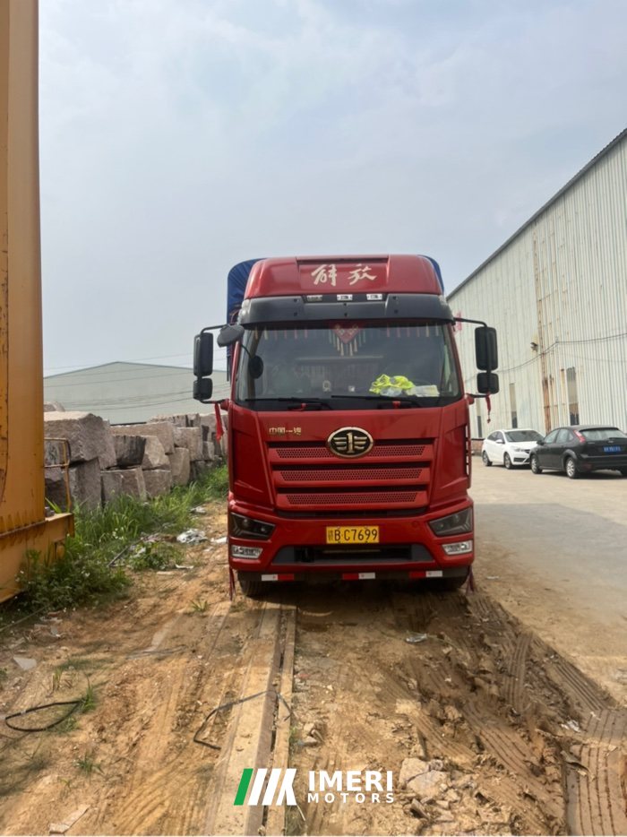 2021 FAW Jiefang J6L 260 hp 4X2 6.75 m