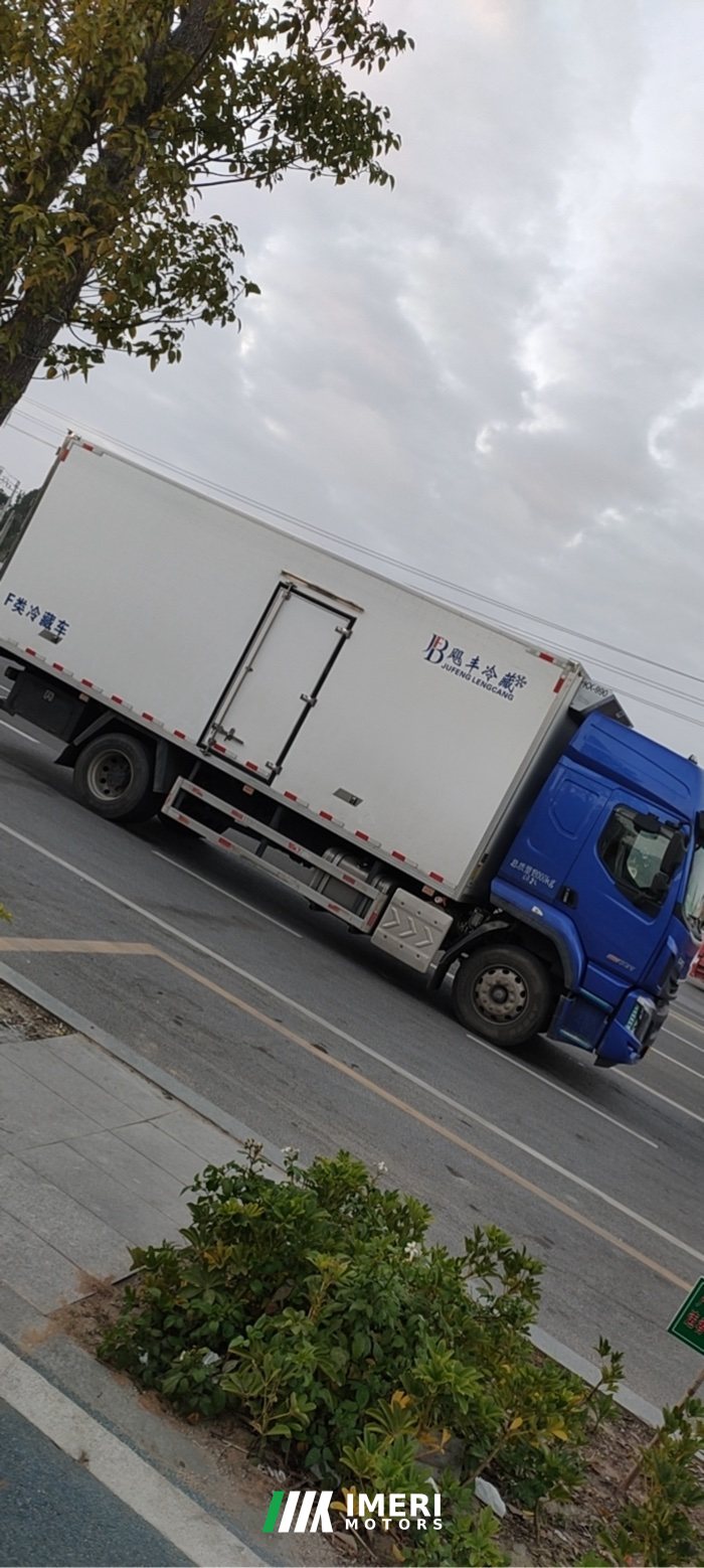 2022 Dongfeng Liuzhou Chenglong H5 245 hp 4X2 6.8 m