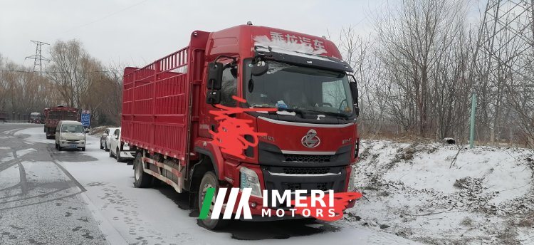 Dongfeng Liuzhou Chenglong H5 240 hp 4X2 6.8 m - грузовик из Китая