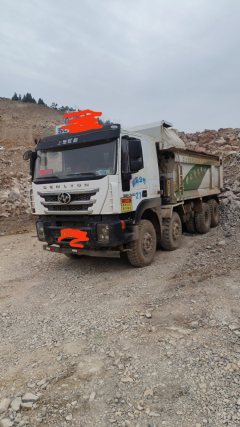 SAIC Hongyan Genlyon 350 hp 6X4 5.6 m - фото 3